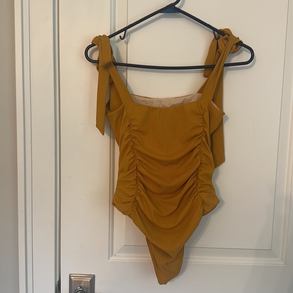 Mink Pink Ruched One Piece Swimsuit Size S - Picture 4 of 5